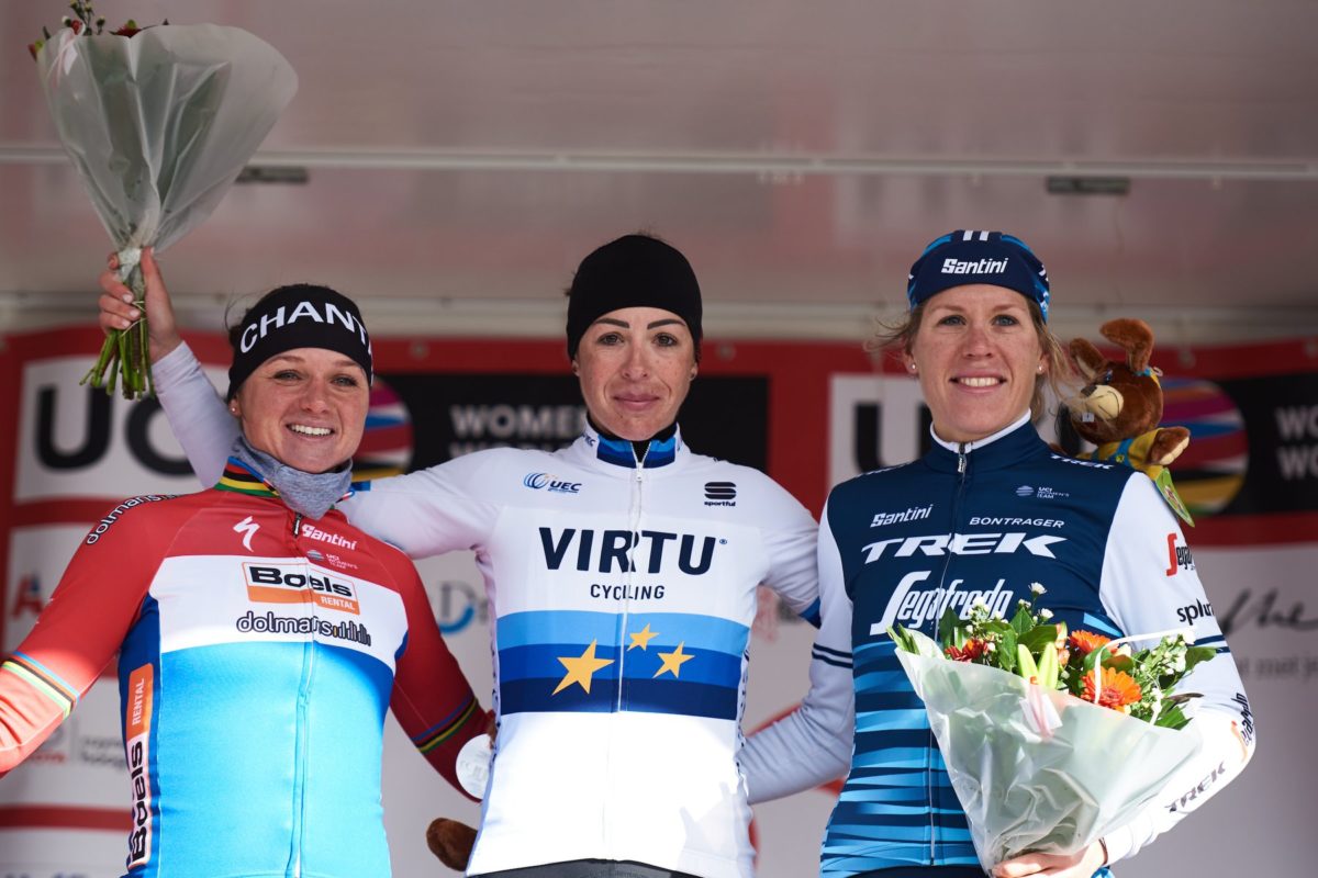 Marta Bastianelli sul gradino più alto del podio della Women's WorldTour Ronde van Drenthe (foto Team Virtu Cycling)