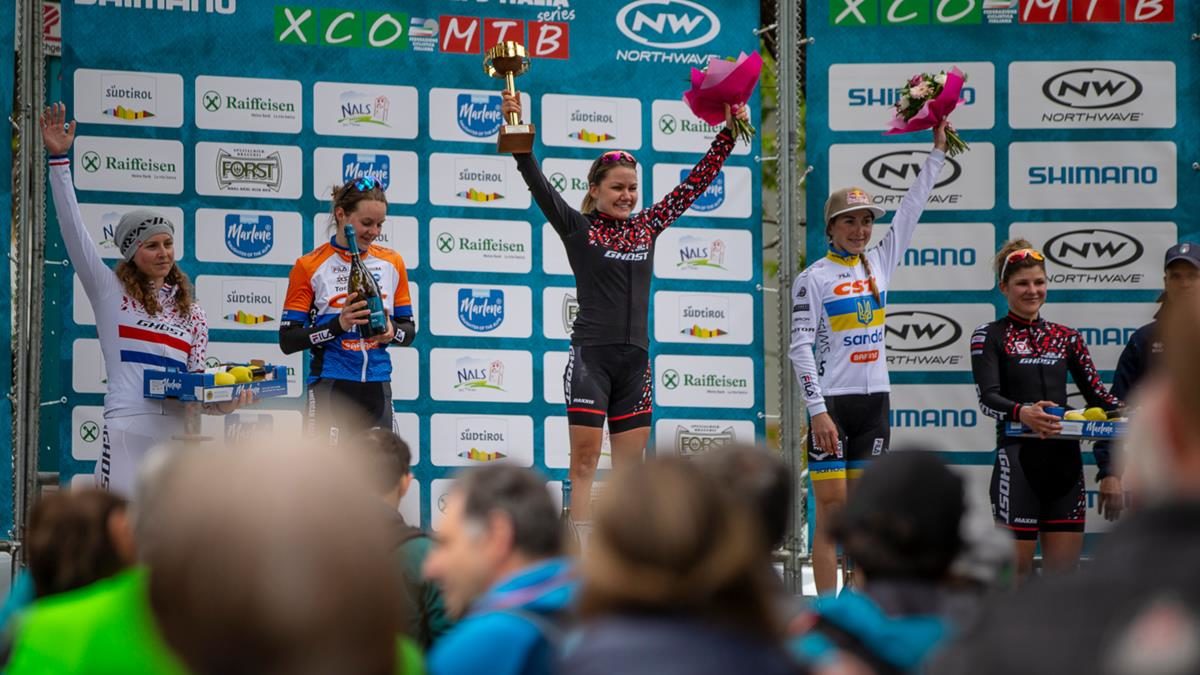 Il podio Donne Elite della Marlene Südtirol Sunshine Race di Nalles (foto Michele Mondini e Mario Pierguidi)