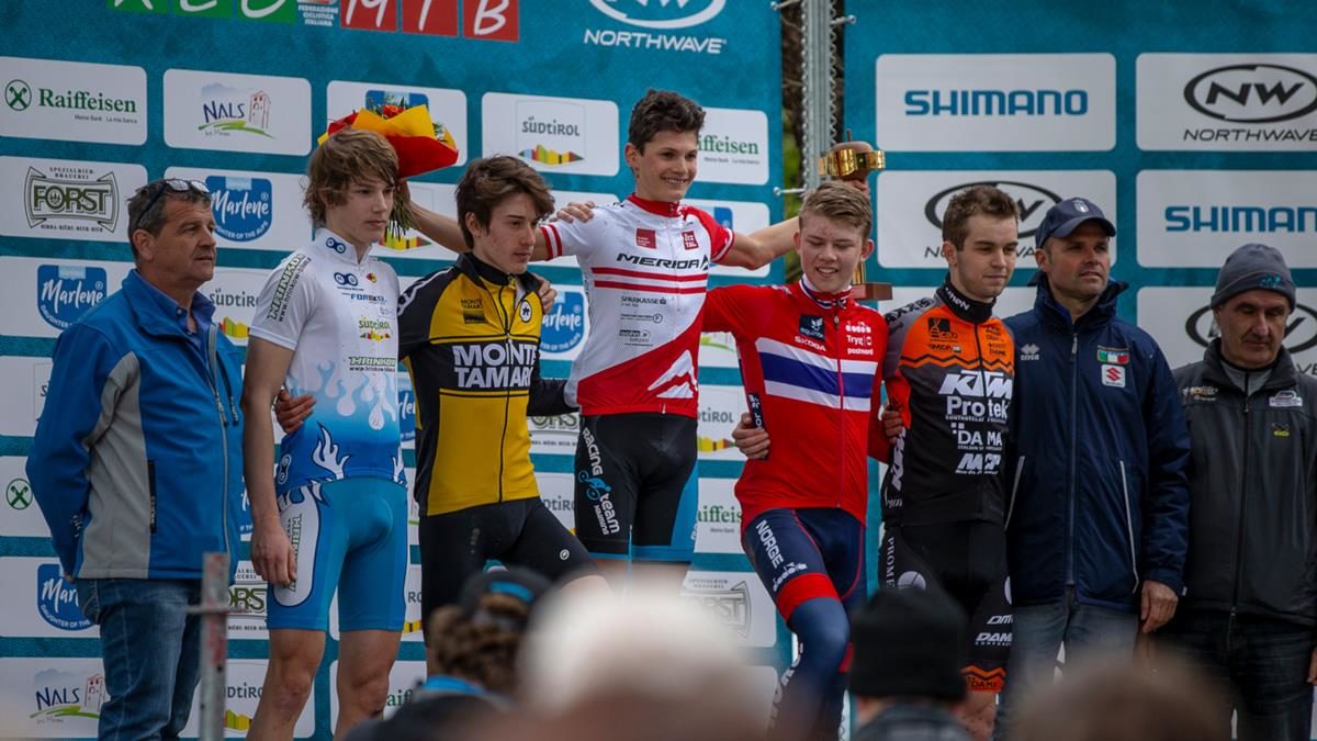 Il podio Juniores della Marlene Südtirol Sunshine Race di Nalles (foto Michele Mondini e Mario Pierguidi)