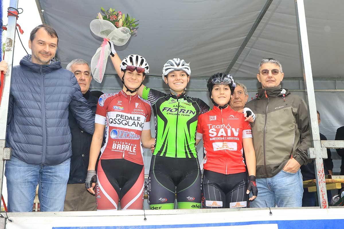 Il podio della gara Donne Allieve di Gazoldo degli Ippoliti (foto Fabiano Ghilardi)