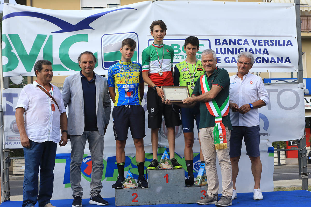 Il podio del Campionato Italiano Juniores a cronometro vinto da Andrea Piccolo (foto Fabiano Ghilardi)