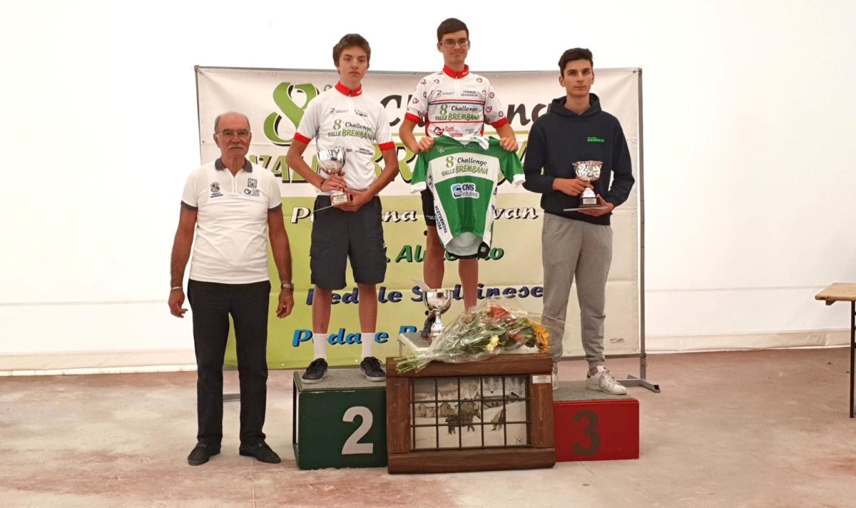 Il podio finale e le maglie della Challenge Valle Brembana 2019