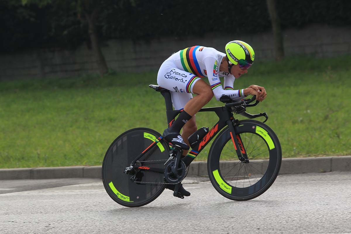 Antonio Tiberi in azione con la maglia iridata nella cronometro Juniores di Castelgomberto (foto Fabiano Ghilardi)