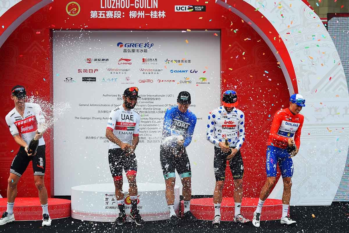 Festa sul podio della quinta tappa del Tour of Guangxi 2019(foto BettiniPhoto)