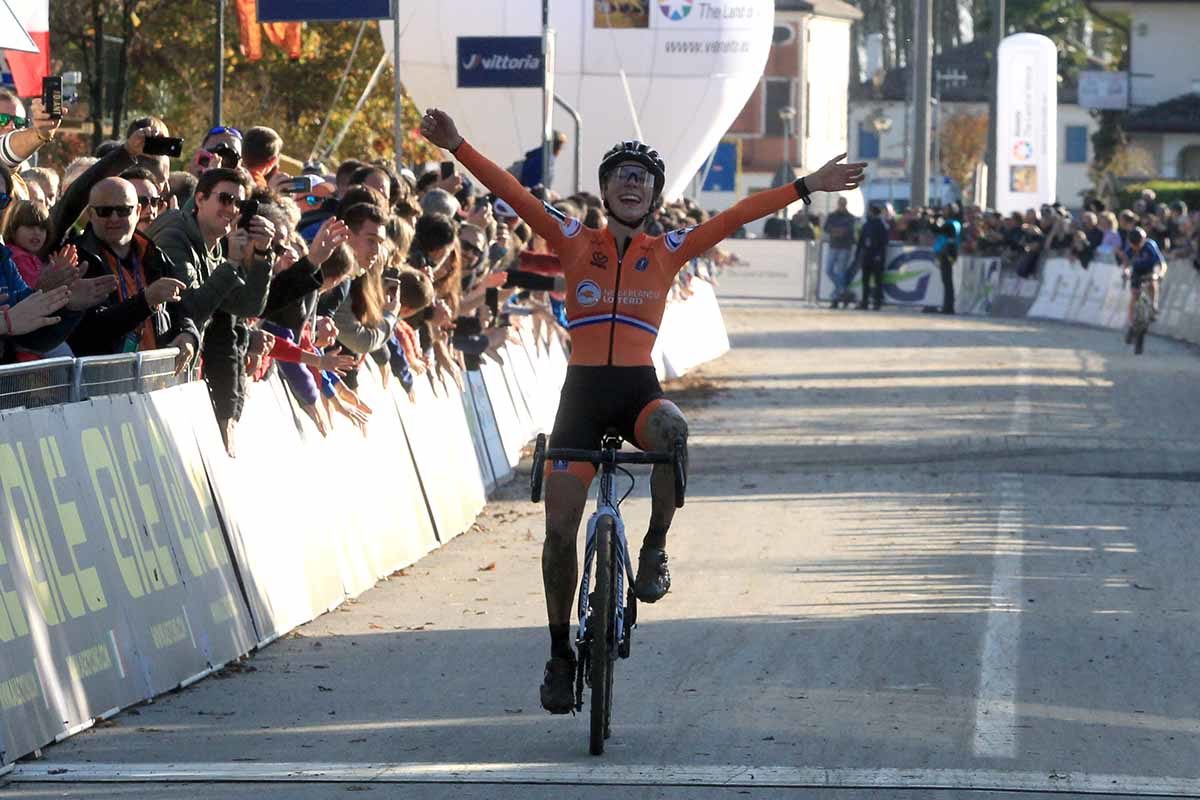 Yara Kastelijn vince il Campionato Europeo Ciclocross Donne Elite a Silvelle (foto Fabiano Ghilardi)