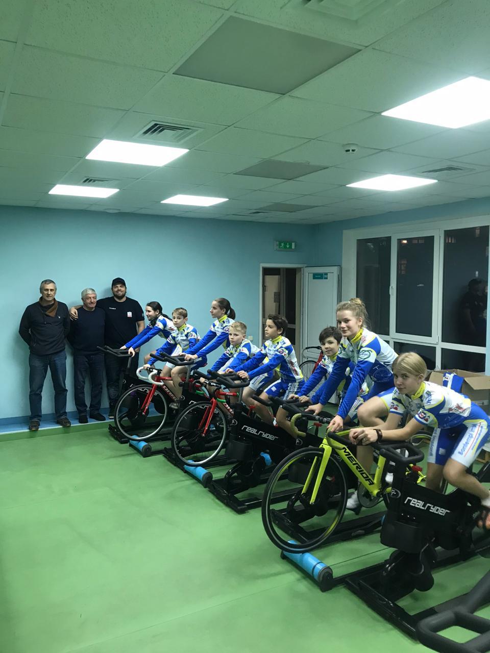 I ragazzi ucraini in allenamento con le maglie della Progetto Ciclismo Rodengo Saiano