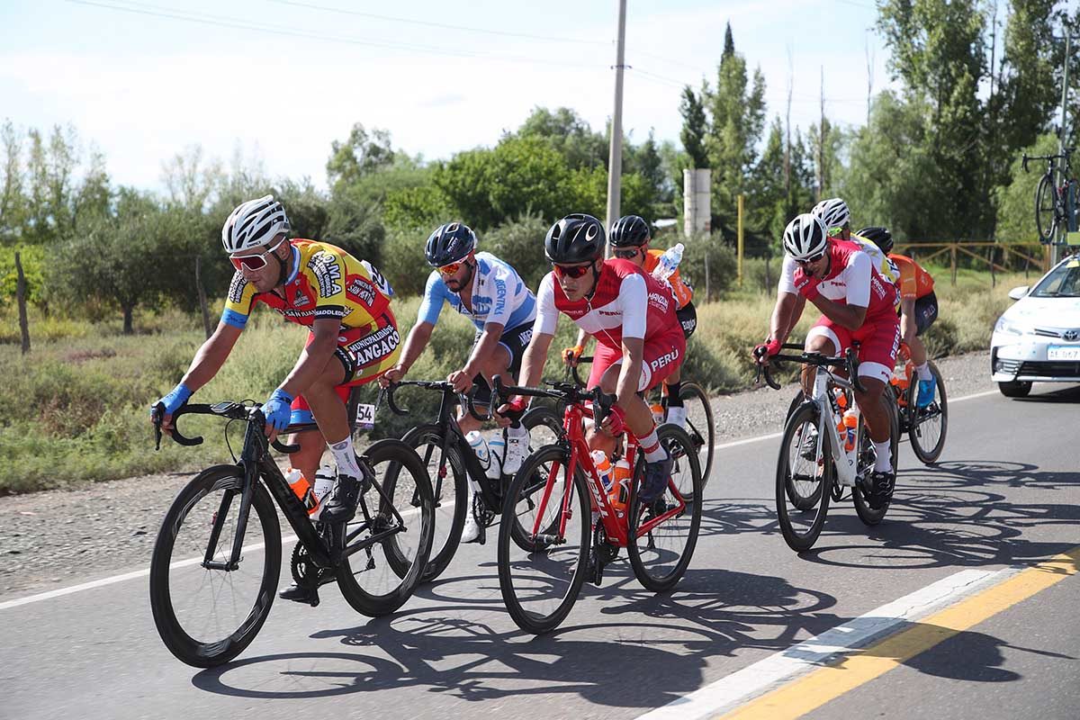 La fuga in azione nella seconda tappa della Vuelta a San Juan 2020 (foto Ilario Biondi/BettiniPhoto)