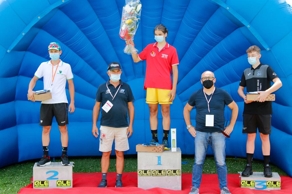 Il podio Esordienti 2° anno della cronometro di Roveredo di Guà (foto Photobicicailotto)