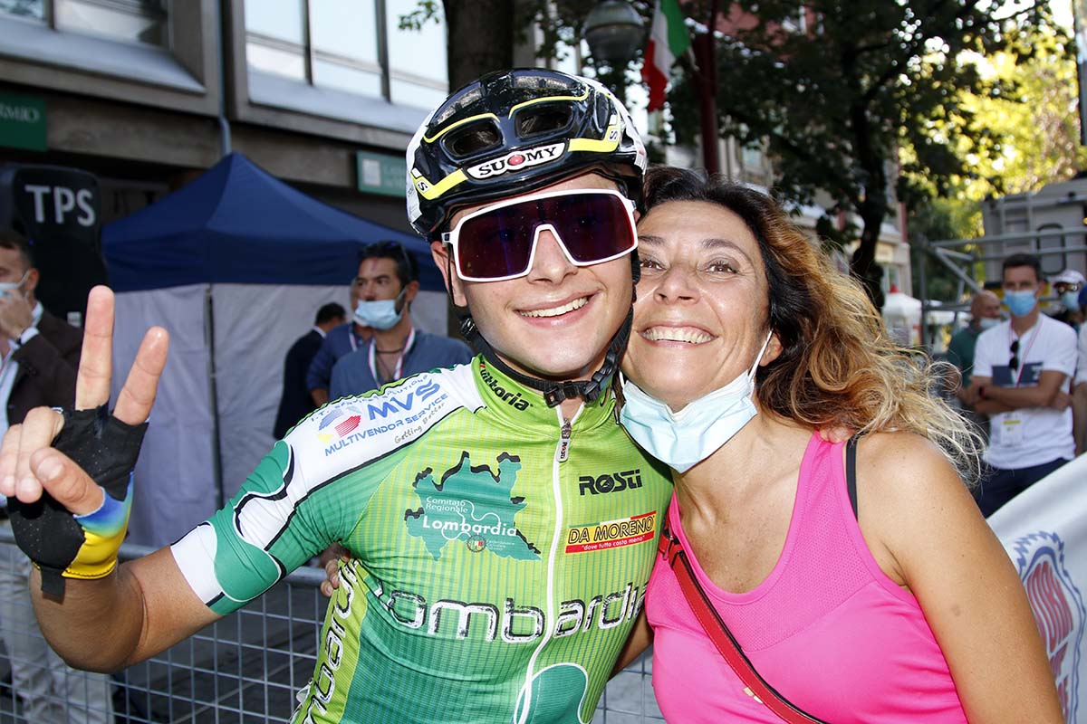 Andrea Montoli con la mamma (foto Photobicicailotto)