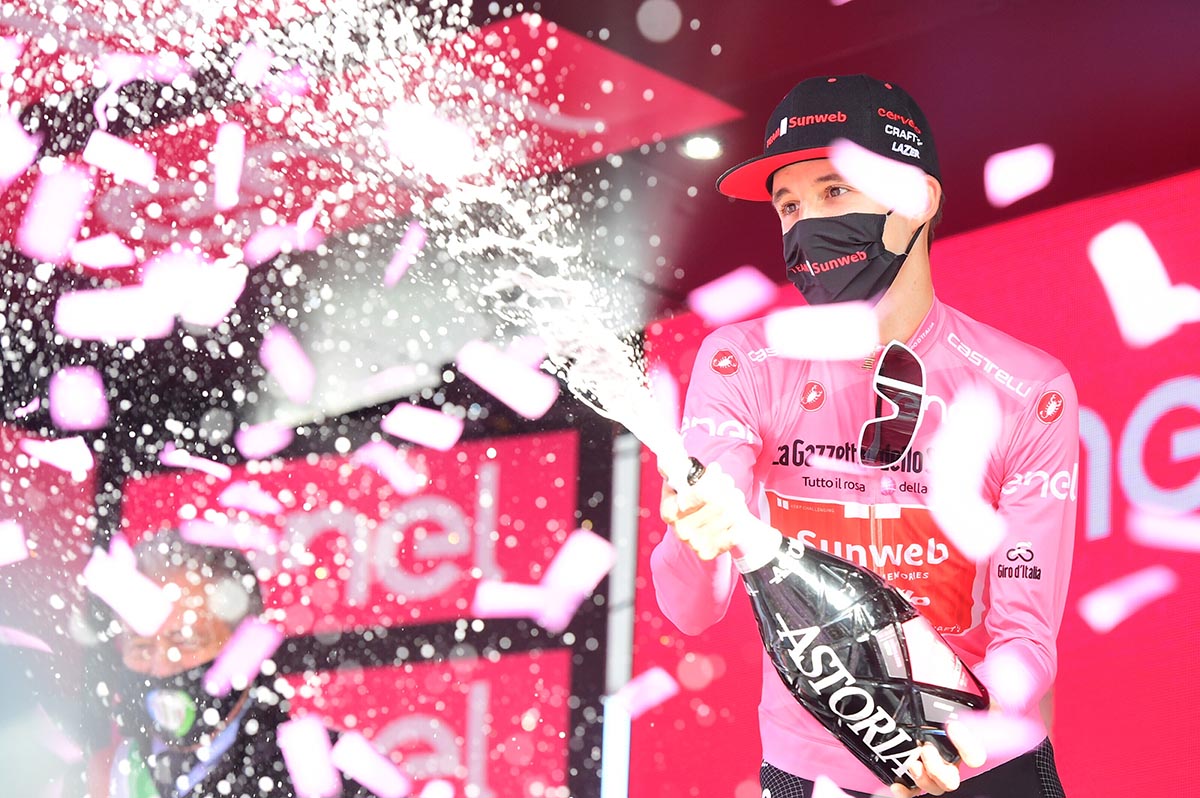 Wilco Kerderman resta maglia rosa al Giro d'Italia 2020 (foto LaPresse)