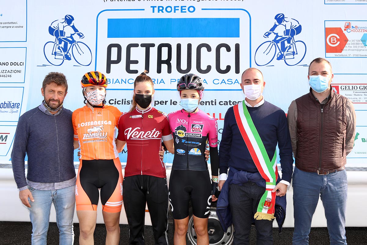 Il podio del Trofeo Petrucci, gara Donne Esordienti di Vigasio (foto Photobicicailotto)