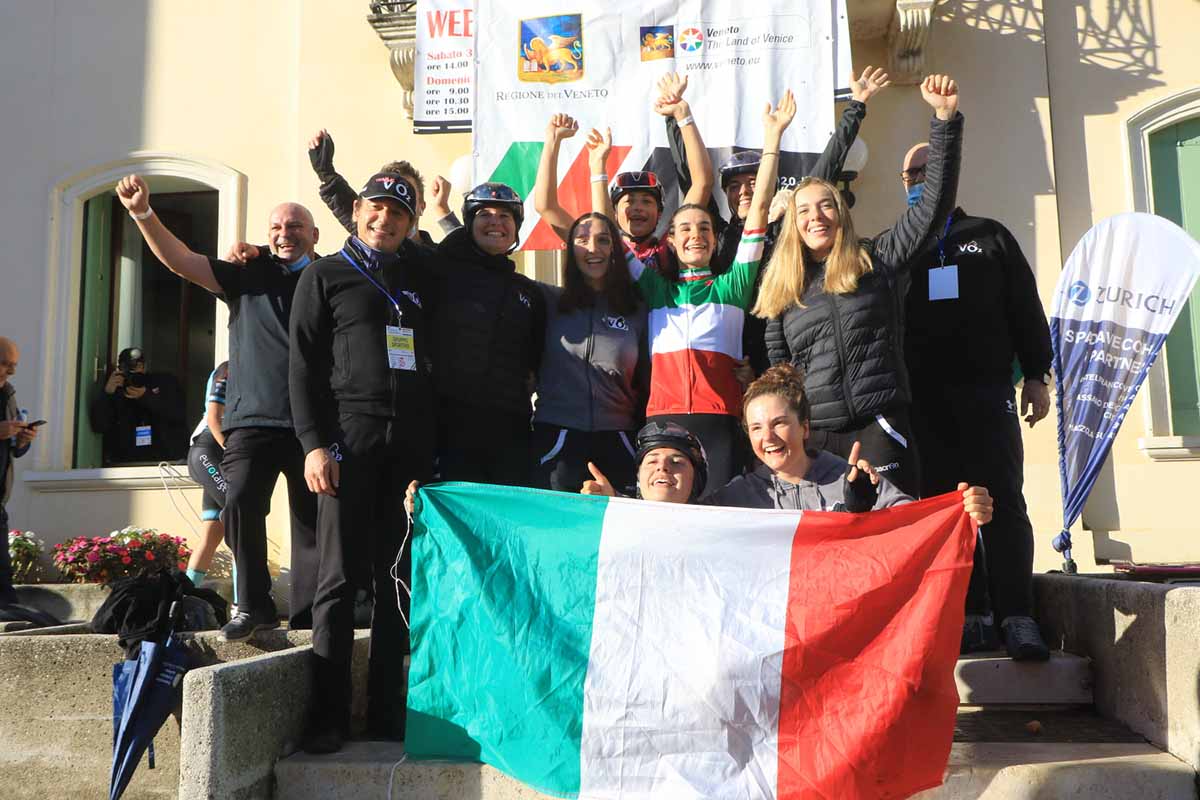 VO2 Team Pink festeggia la vittoria del Campionato Italiano strada Donne Junior 2020 a Sarcedo (foto Fabiano Ghilardi)
