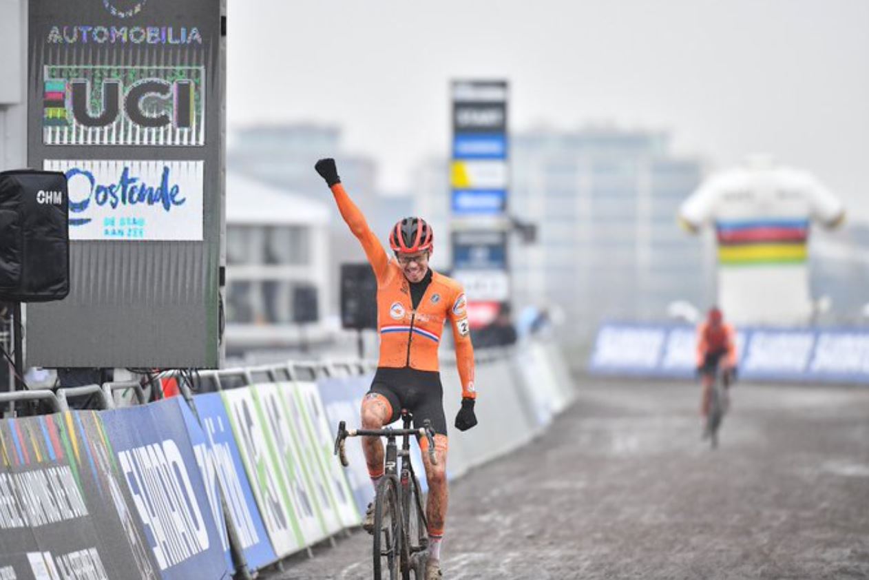 Pim Ronhaar vince il Campionato del mondo ciclocross Under 23 ad Ostenda (foto UCI)