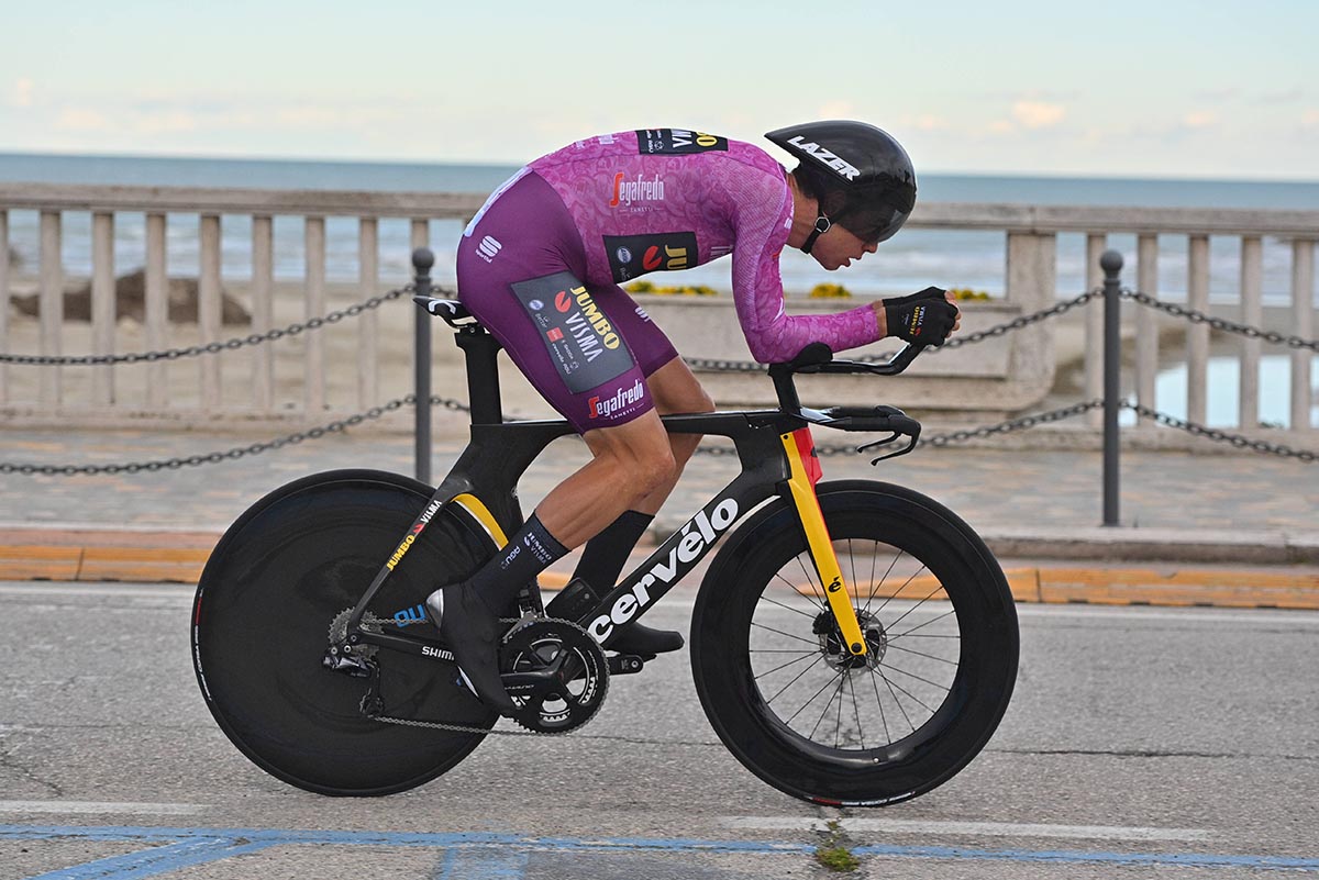 Wout Van Aert vince a San Benedetto del Tronto la cronometro valida per l'ultima tappa della Tirreno-Adriatico 2021 (foto LaPresse)
