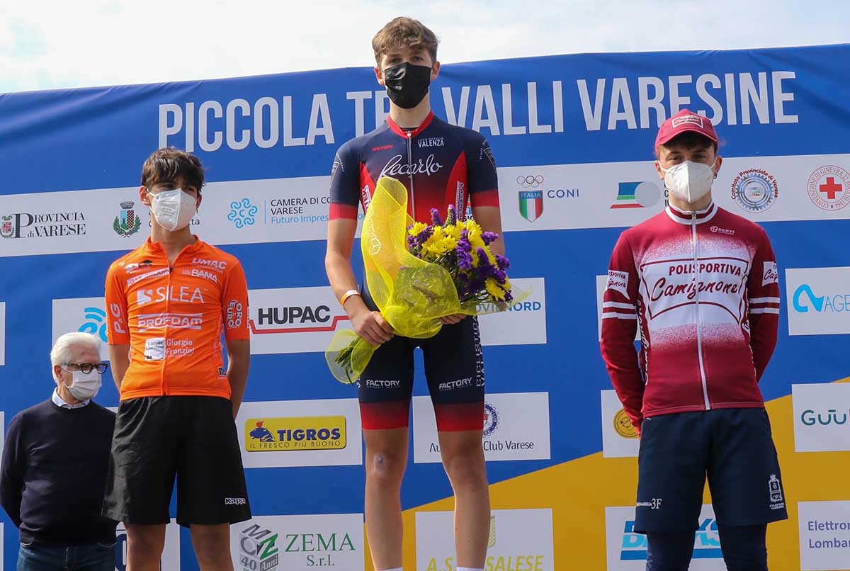 Il podio della Giovane Tre Valli Varesine 2021 (foto Giordano Azzimonti)