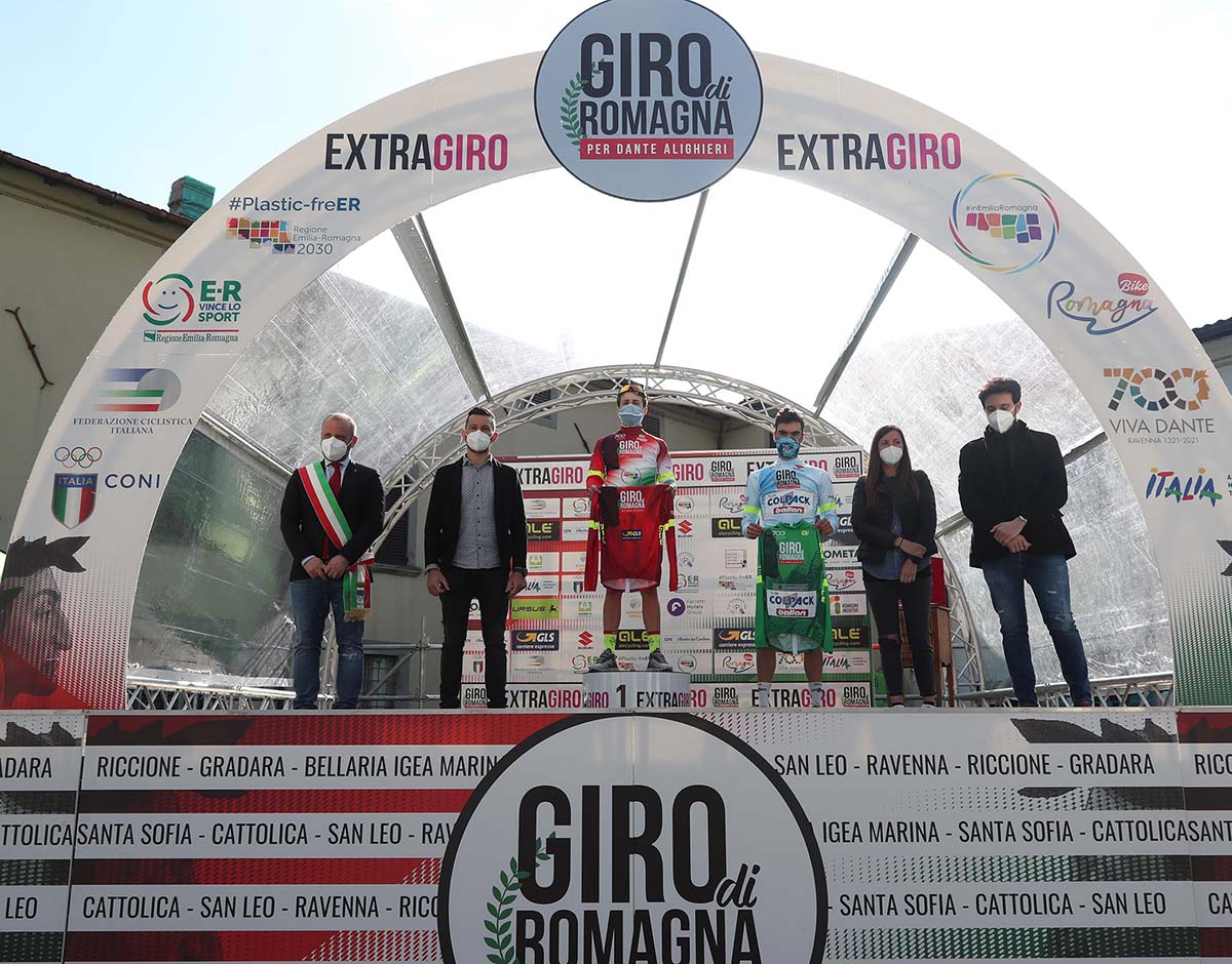 Ayuso e Romano con le maglie dopo la seconda tappa del Giro di Romagna per Dante Alighieri 2021 (foto IsolaPress)