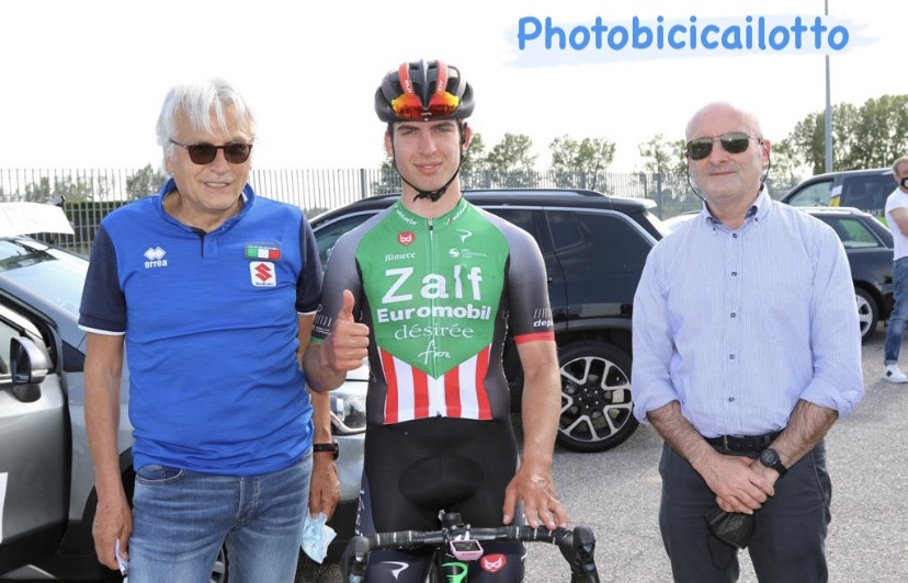 Alessio Portello col CT Marino Amadori e Ruggero Cazzaniga (foto Photobicicailotto)