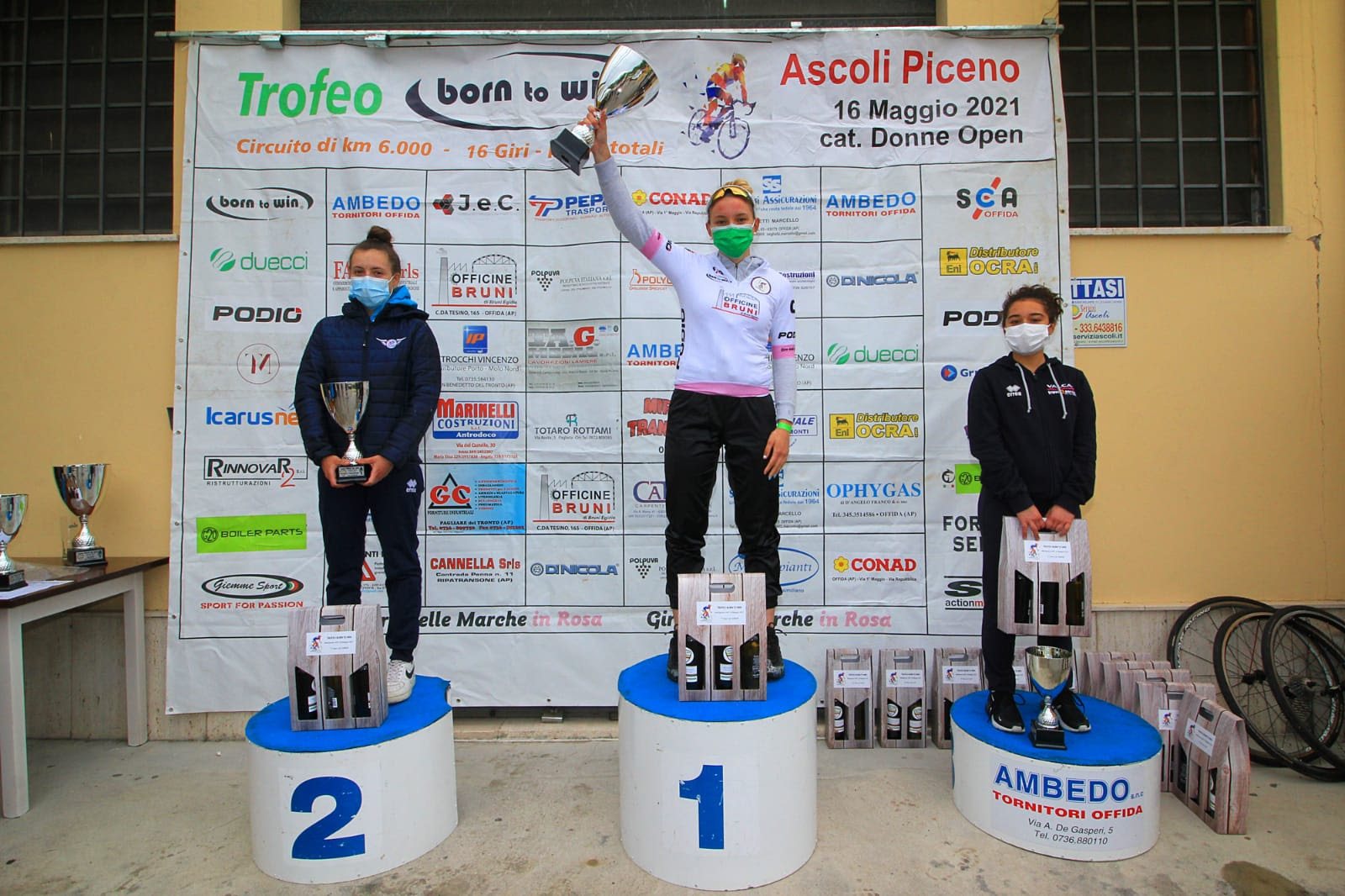 Il podio Donne Junior della gara Donne Open ad Ascoli Piceno, prima Sara Fiorin