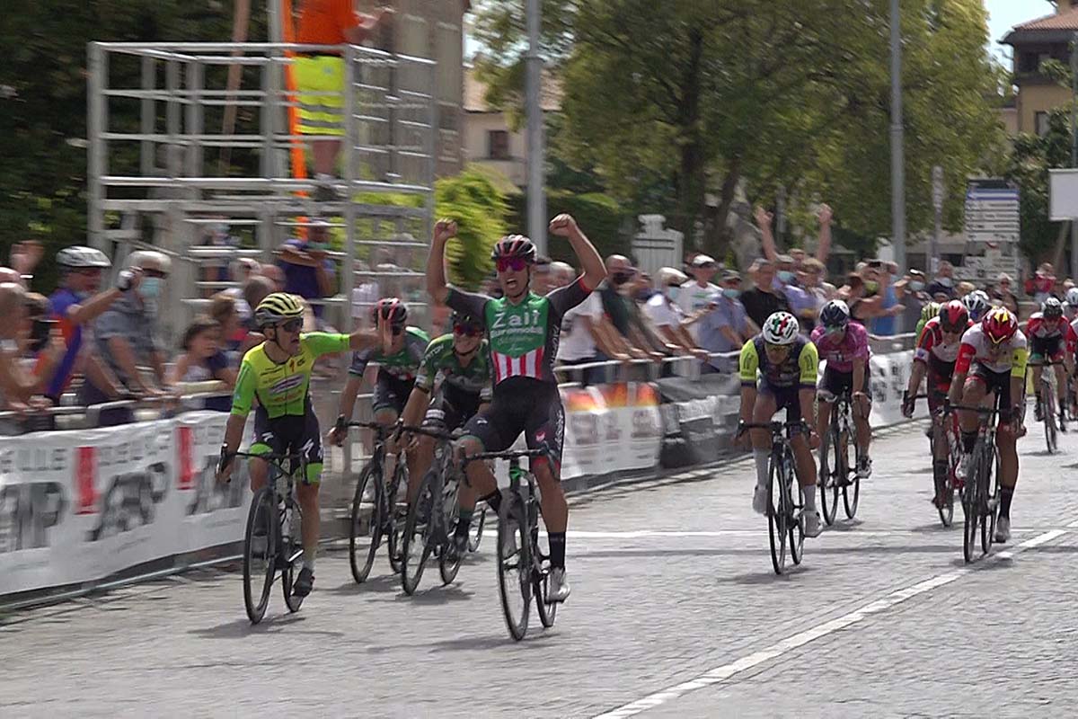 Alessio Portello vince la terza tappa del Giro del Veneto (foto Photors)