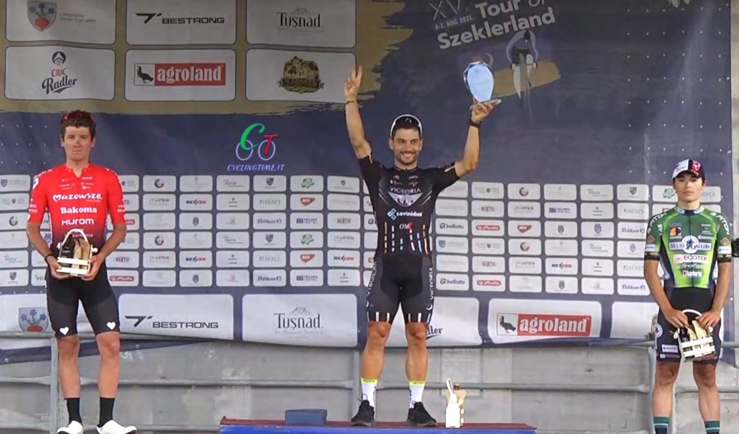Il podio della terza tappa del Tour of Szeklerland vinta da Andrea Guardini