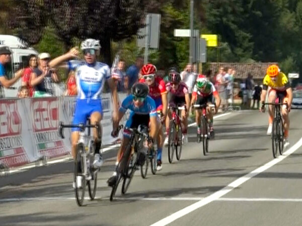 elia da gazzaniga in bicicletta giro europa