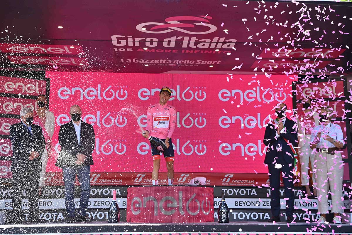 Juan Pedro Lopez maglia rosa del Giro d'Italia 2022 (foto La Presse)