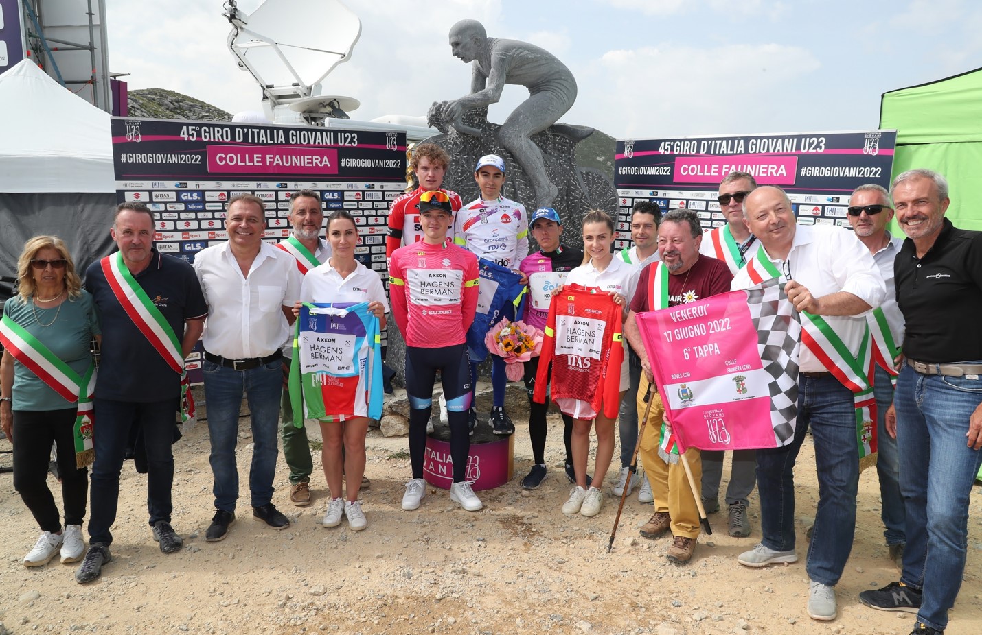 Le maglie del Giro d'Italia U23 dopo la sesta tappa al Colle Fauniera