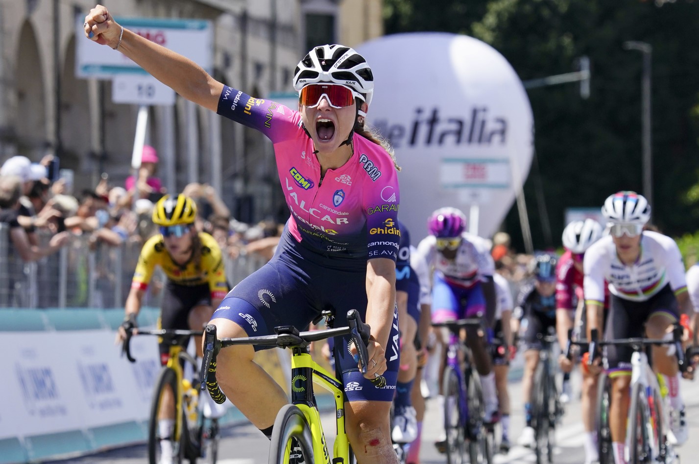 Chiara Consonni vince l'ultima tappa del Giro Donne 2022