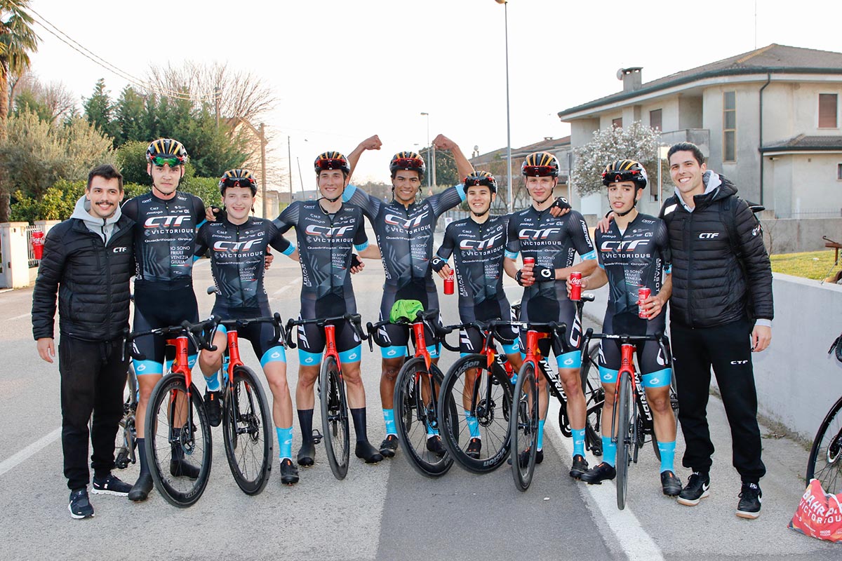 Con Skerl festa Cycling Team Friuli a San Pietro in Gu (foto Photobicicailotto)