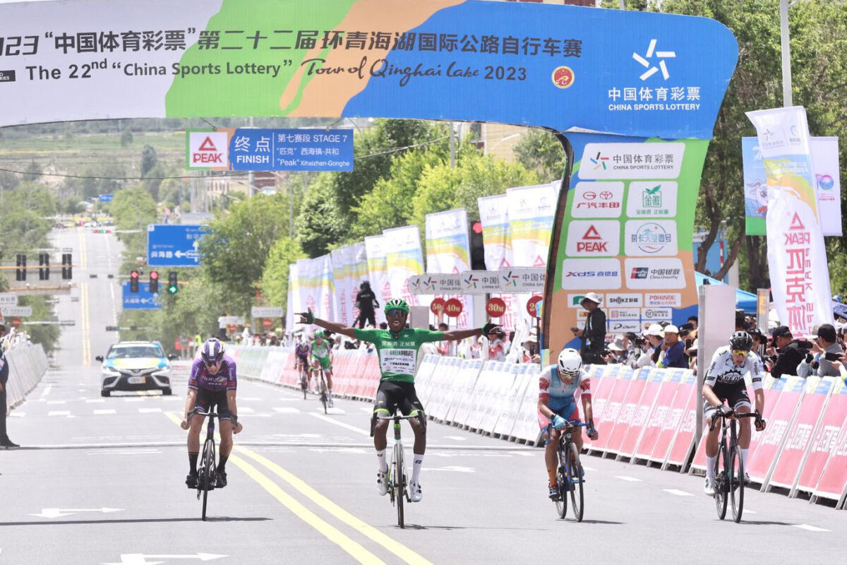 Henok Mulubrhan vince la settima tappa del Tour of Qinghai Lake - credit Green Project Bardiani - CSF Faizanè & Sprint Cycling