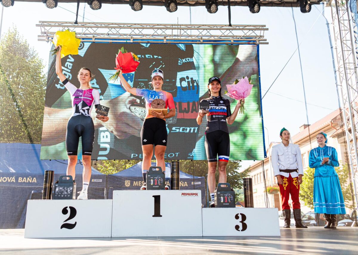 Linda Zanetti sul podio della Respect Ladies Race Slovakia- credit Arianna Bonaita