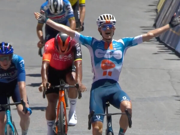 Ciclismo, Filippo Ganna svela il nuovo casco della Ineos Grenadiers che  copre le orecchie