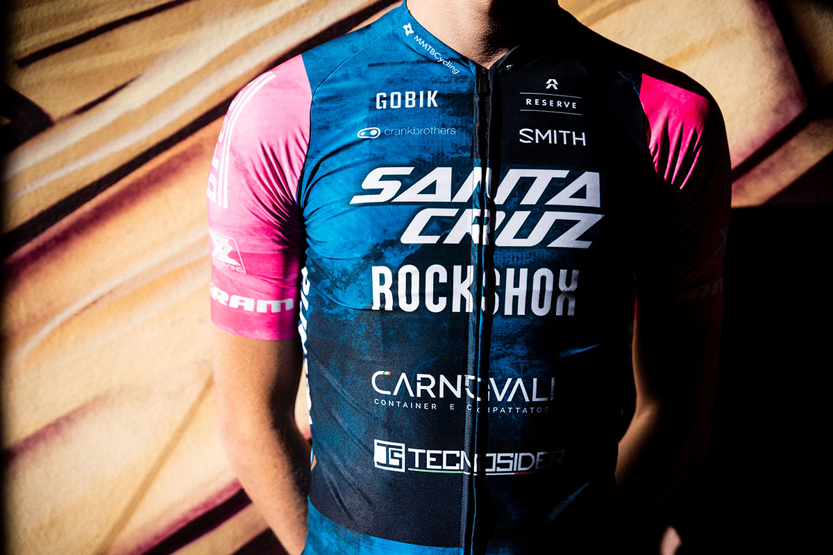 maglia Santa Cruz RockShox Development Team - credit Alessio Pederiva