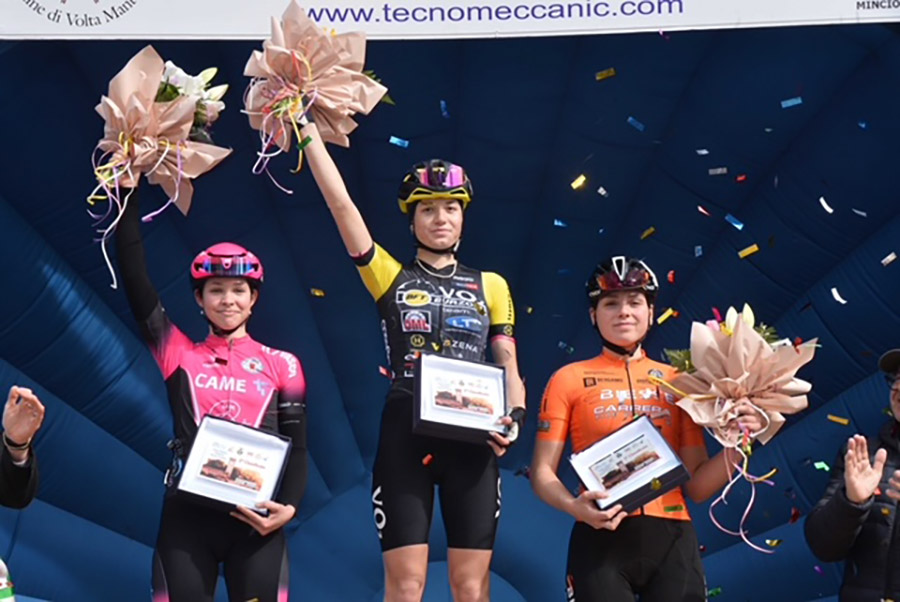 Il podio del Trofeo Tecnomeccanica donne junior 2024 - credit Remo Mosna