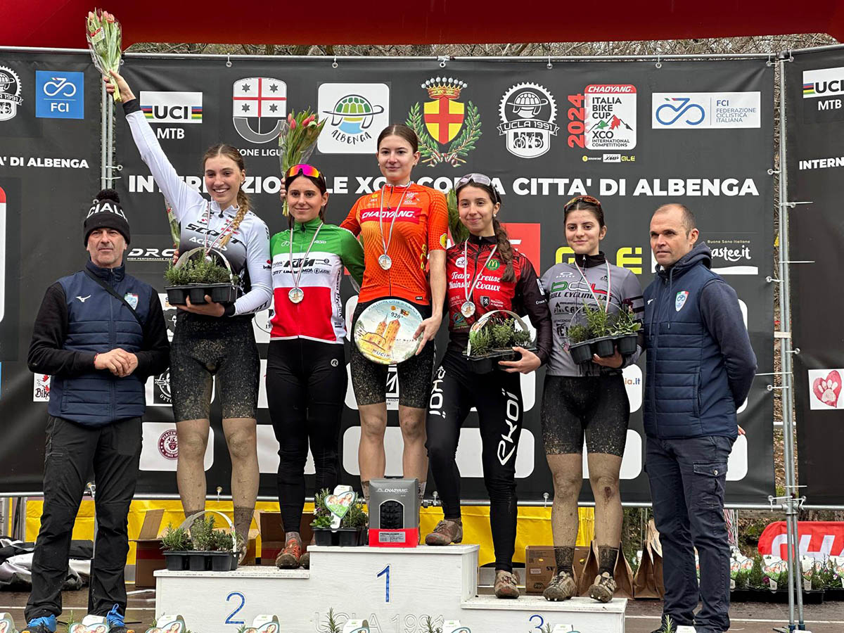 Il podio delle donne juniores della Coppa Città di Albenga