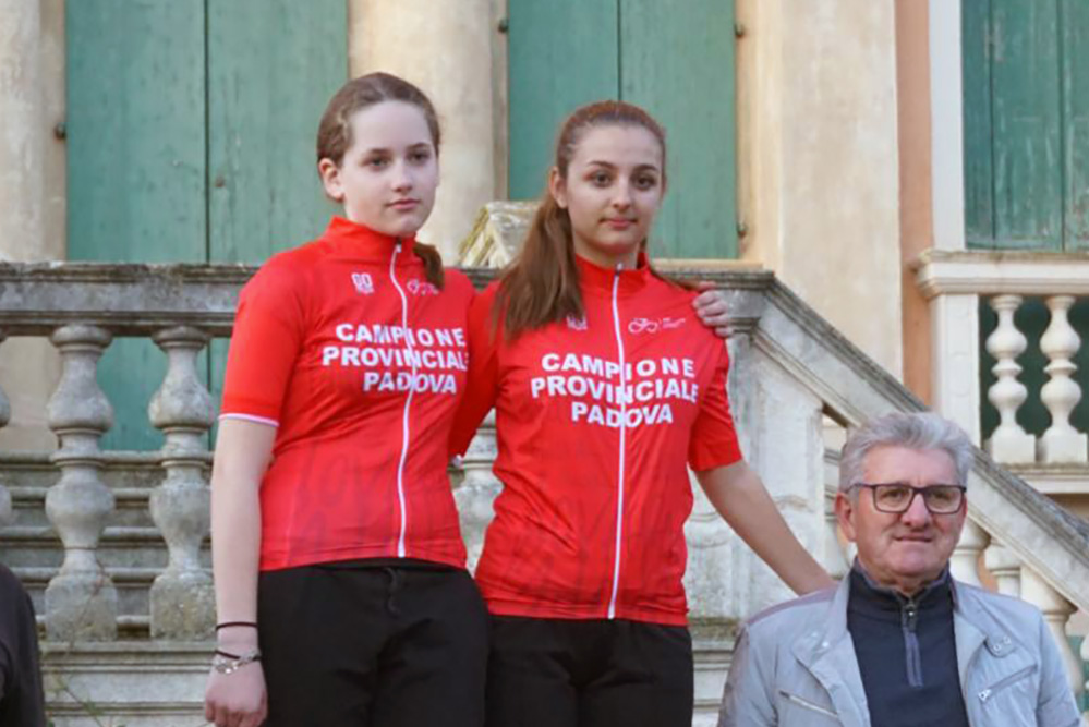 Le campionesse Provinciali di Padova per la categoria esordienti Beatrice Vadore e Rebecca Zavattiero (Scuola Ciclismo Vo')