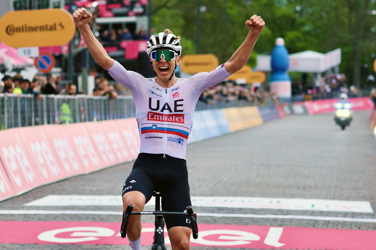 Tadej Pogacar vince al Santuario di Oropa la seconda tappa del Giro d'Italia 2024 - credit Photobicicailotto