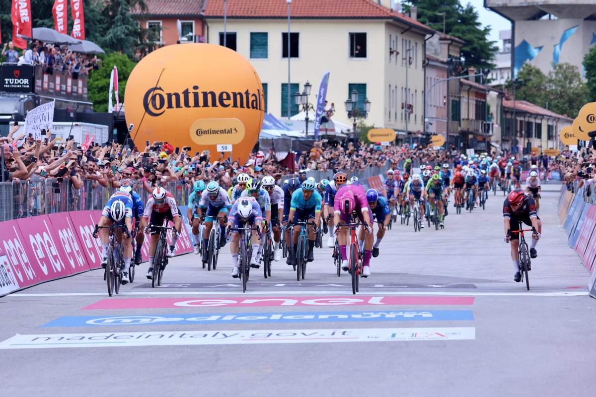 Tim Merlier vince la 18esima tappa del Giro d'Italia - credit Photobicicailotto