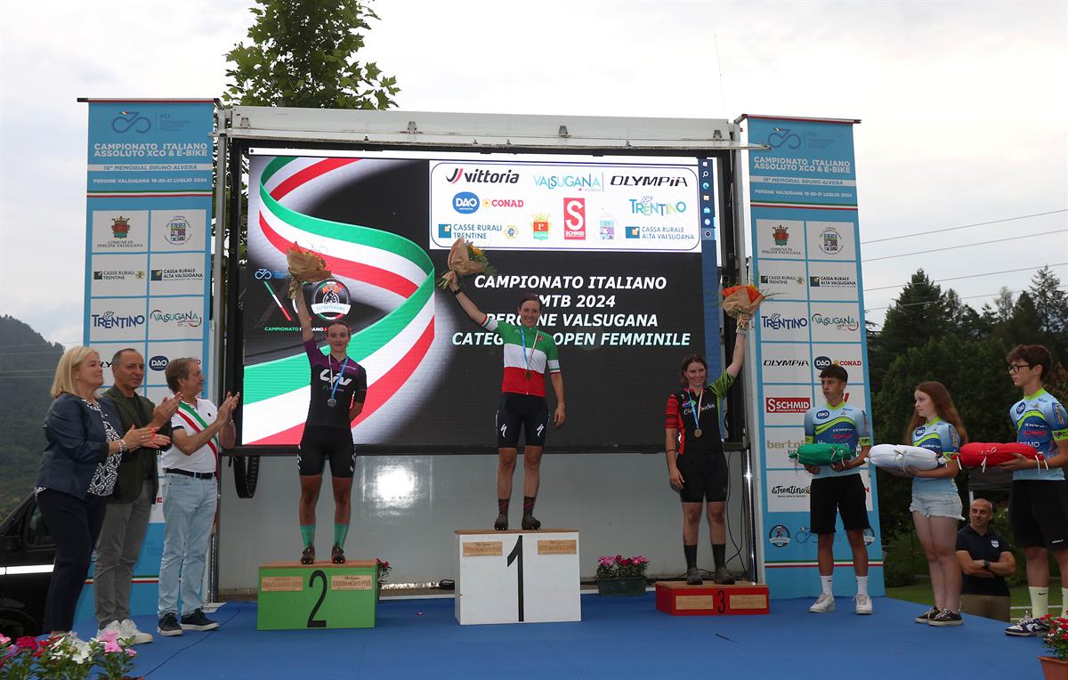 Podio femminile Tricolori e-mtb - credit Federciclismo