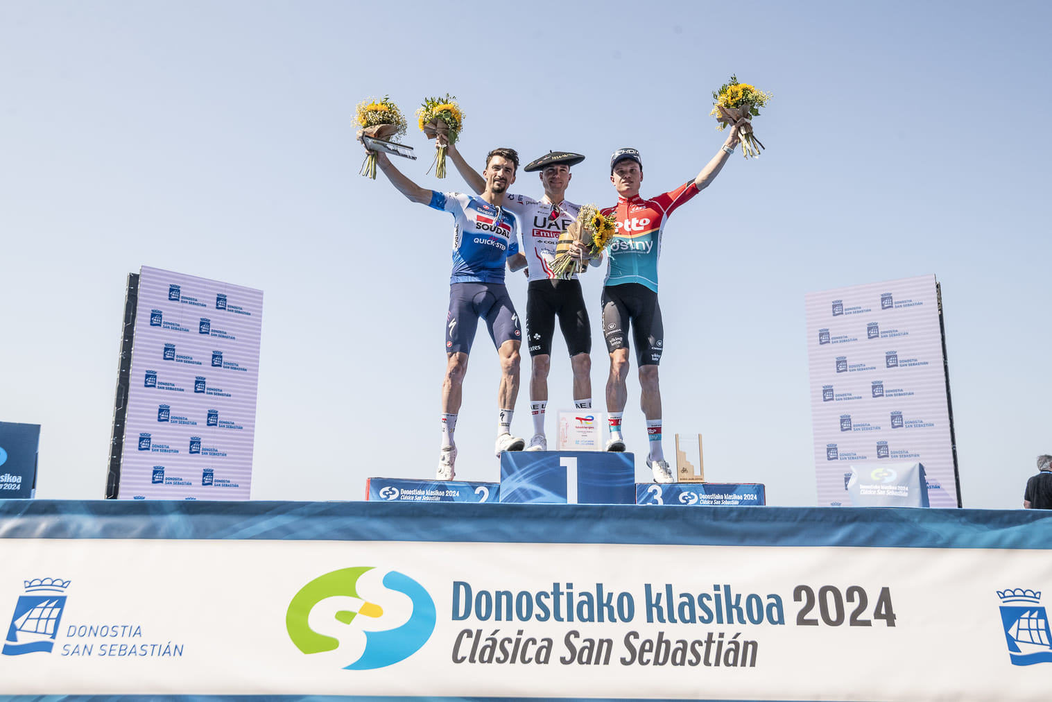 Podio finale - ©Naikefotosport -Donostiako Klasikoa / OCETA