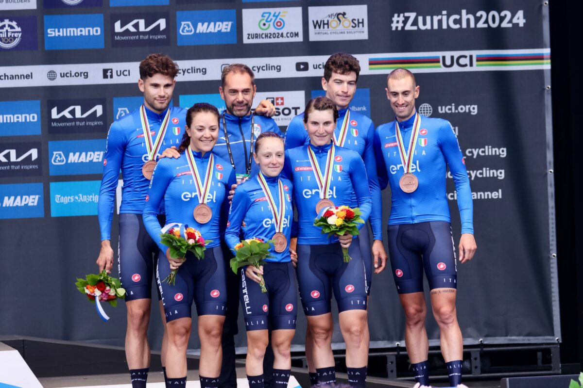 Mattia Cattaneo, Edoardo Affini, Filippo Ganna, Elisa Longo Borghini, Soraya Paladin e Gaia Realini sul podio di Zurigo 2024 - credit Photobicicailotto