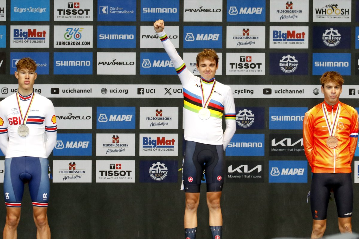 Lorenzo Mark Finn sul podio del campionato del mondo di Zurigo 2024 - credit Photobicicailotto