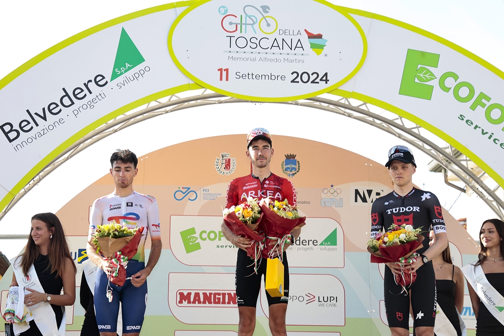 Il podio del Giro della Toscana 2024 (foto Sprint Cycling Agency)