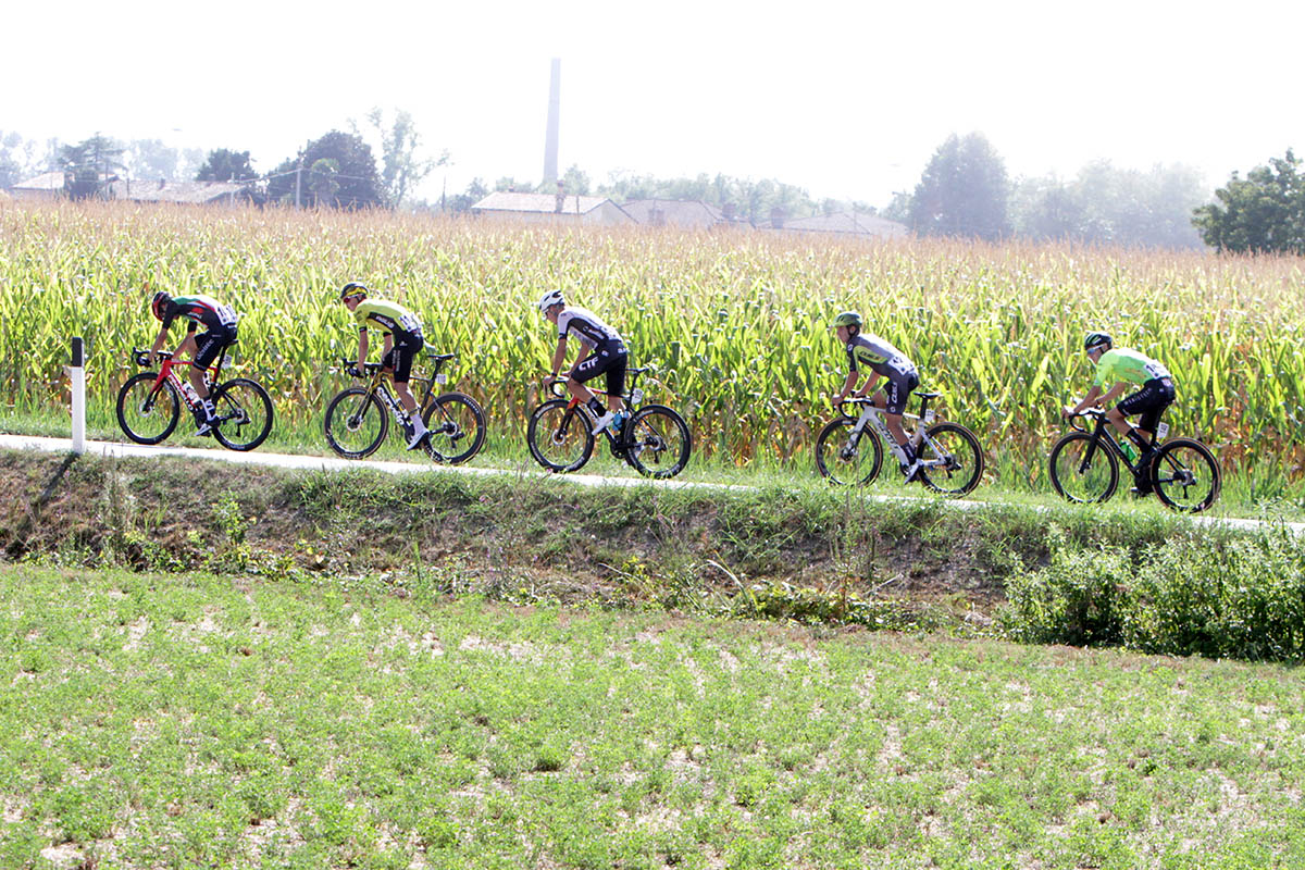 I 5 in fuga nella prima tappa del Giro della Regione Friuli Venezia Giulia (foto Bolgan)