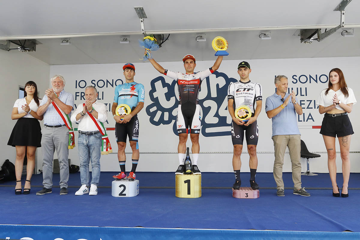 Il podio della prima tappa del Giro della Regione Friuli Venezia Giulia (foto Bolgan)