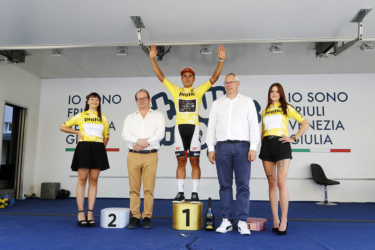 Matteo Malucelli primo leader del Giro della Regione Friuli Venezia Giulia (foto Bolgan)