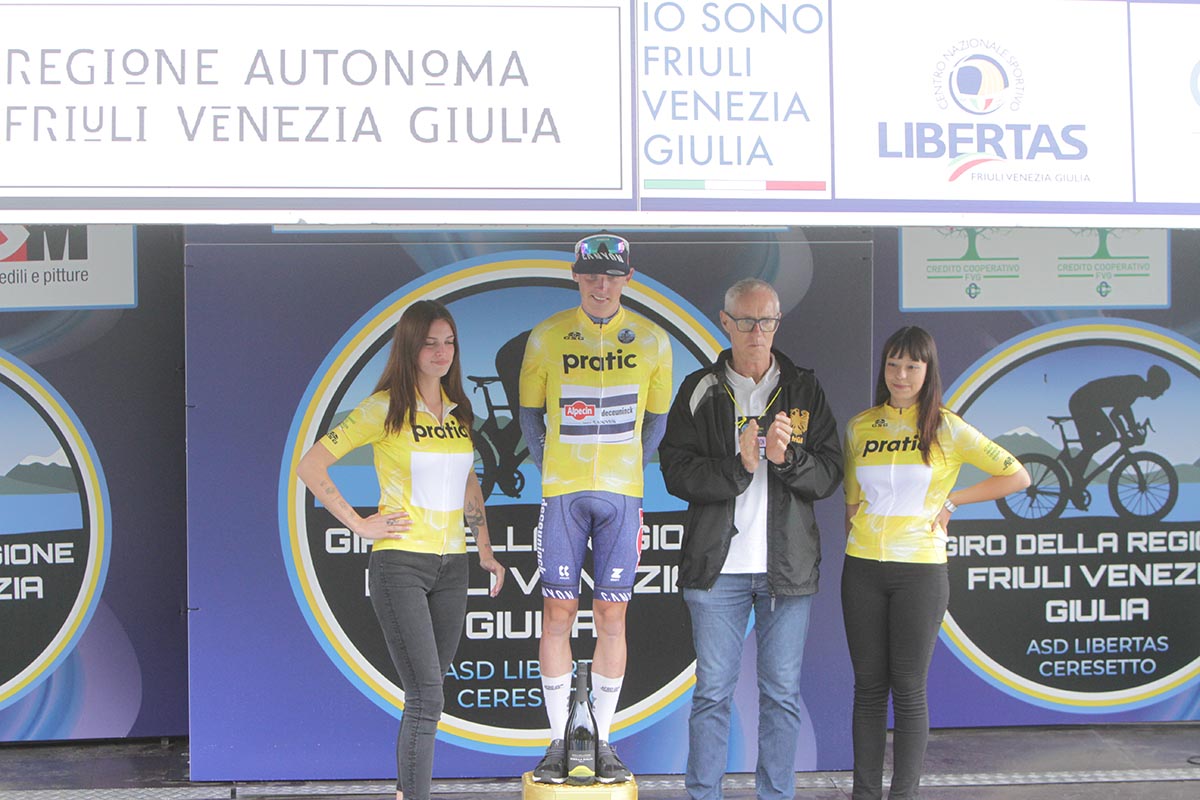 Il leader Aaron Dockx dopo la seconda tappa del Giro della Regione Friuli Venezia Giulia (foto Bolgan)