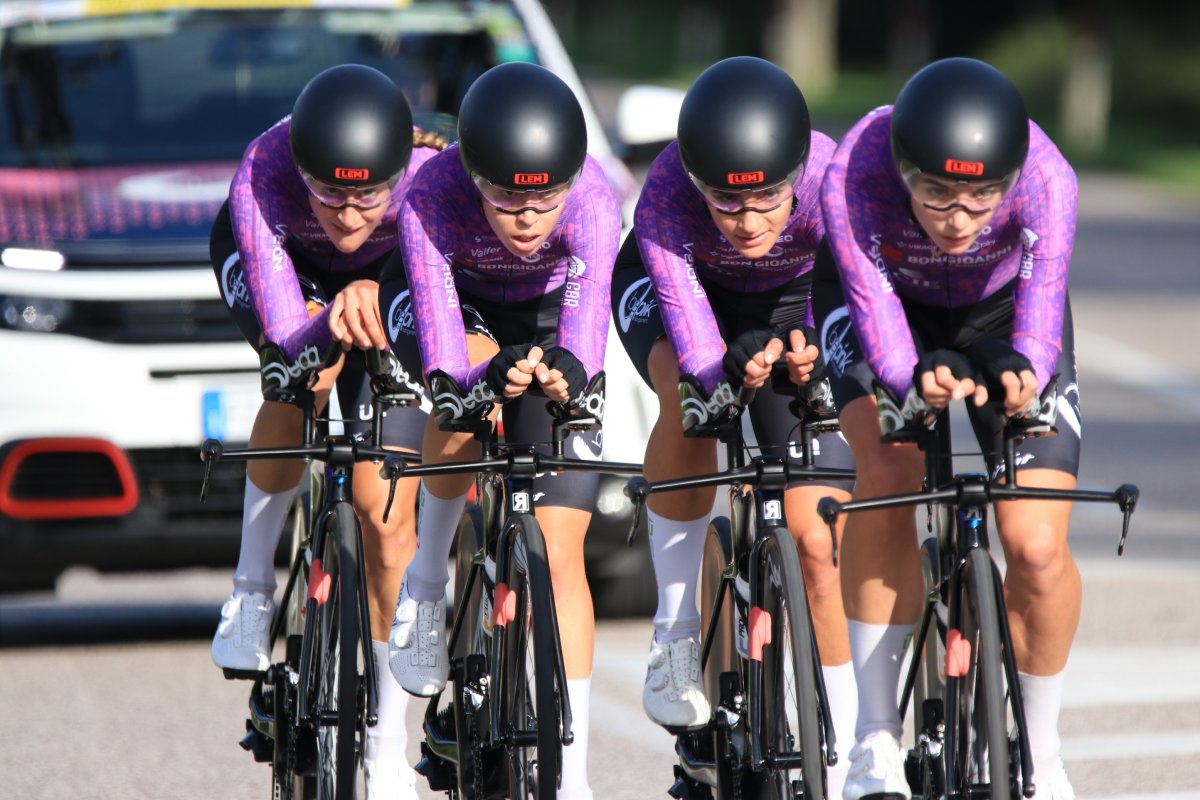 Andrea Casagranda, Angela Oro, Elisa Valtulini, Monica Trinca Colonel in azione al campionato italiano cronometro a squadre - credit Flaviano Ossola