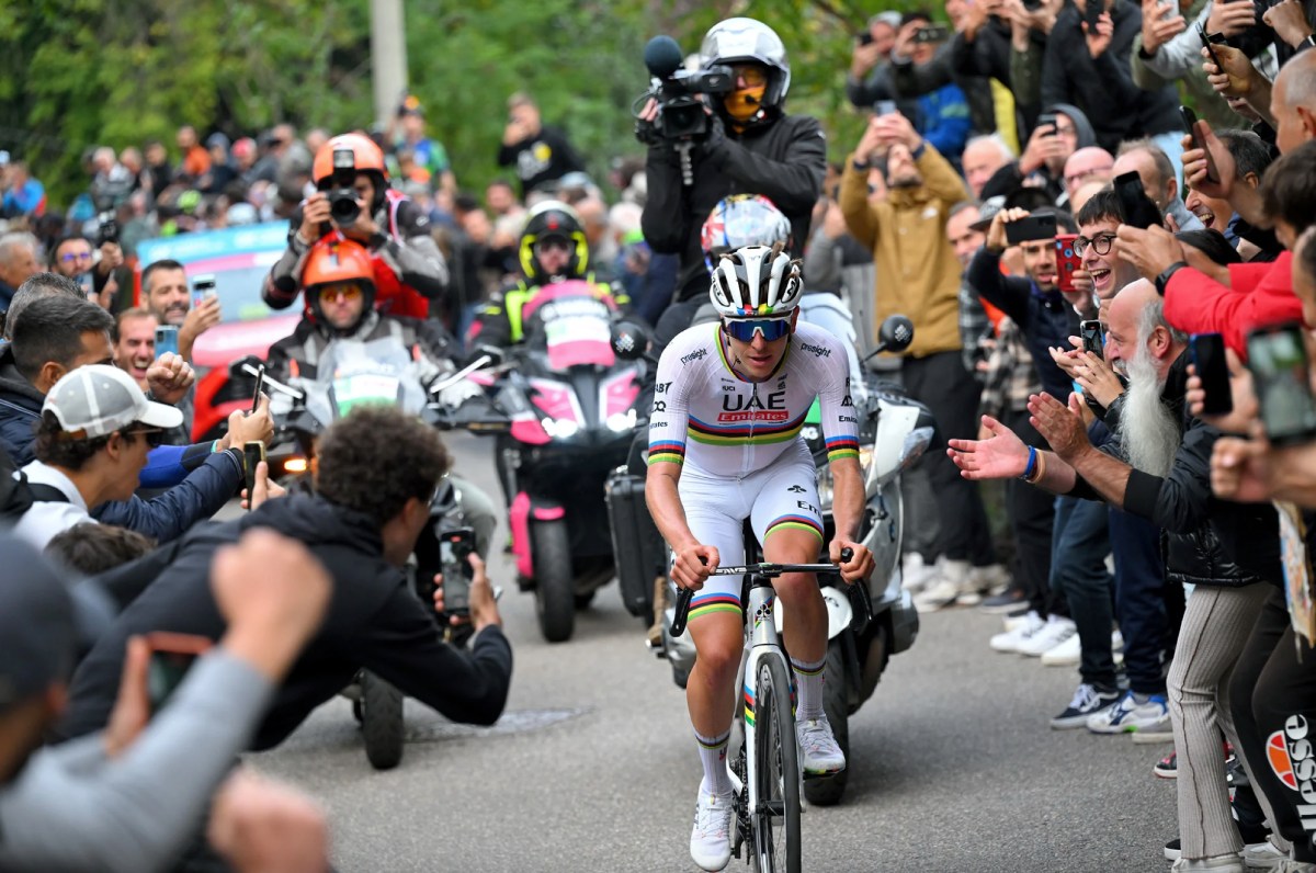 Tadej Pogacar in fuga a il lombardia 2024 - credit LaPresse