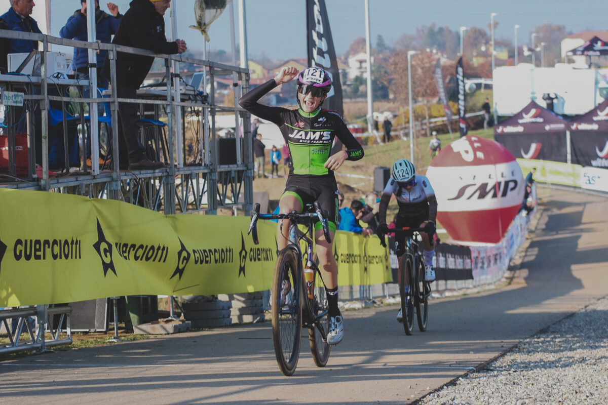 L'allieva 1° anno Rebecca Anzisi (Jam's Bike Team Buja) vince il 45° GP Guerciotti - credit Lisa Paletti